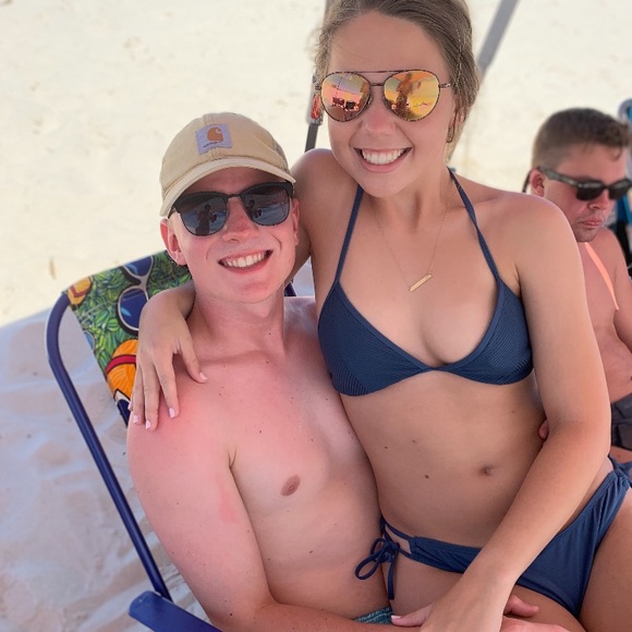 Meet your Posher, Courtney - Picture 2 of 4